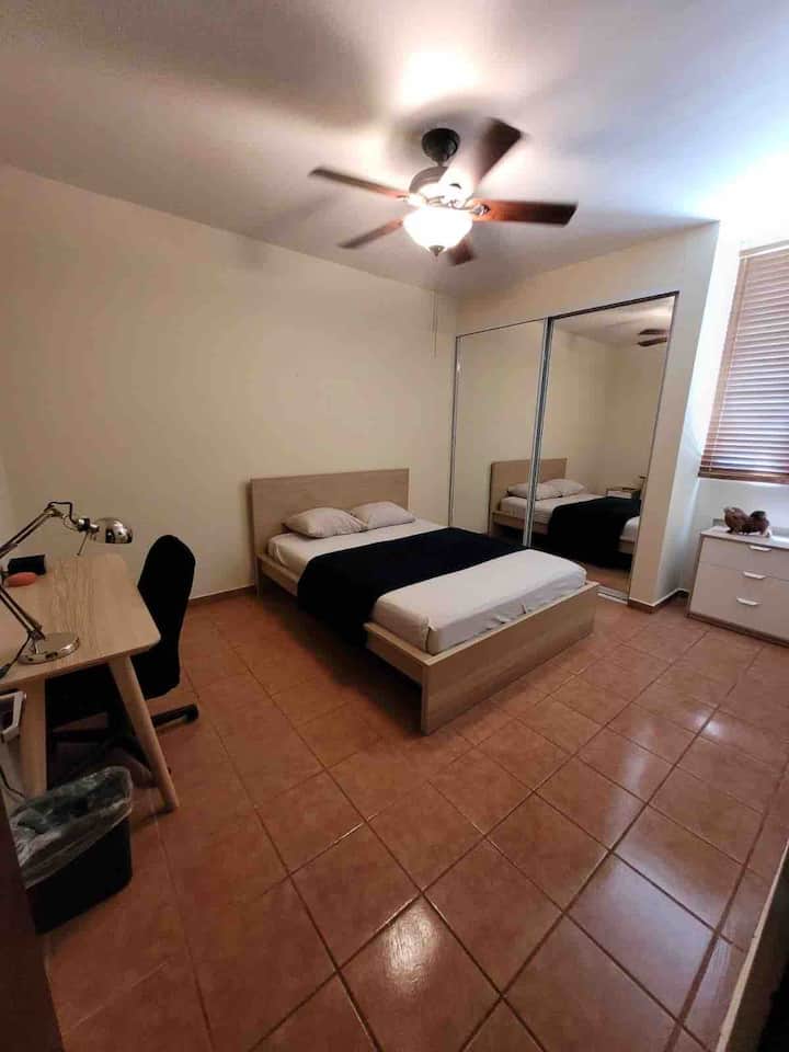 Chumba cha kulala cha Malkia na dawati