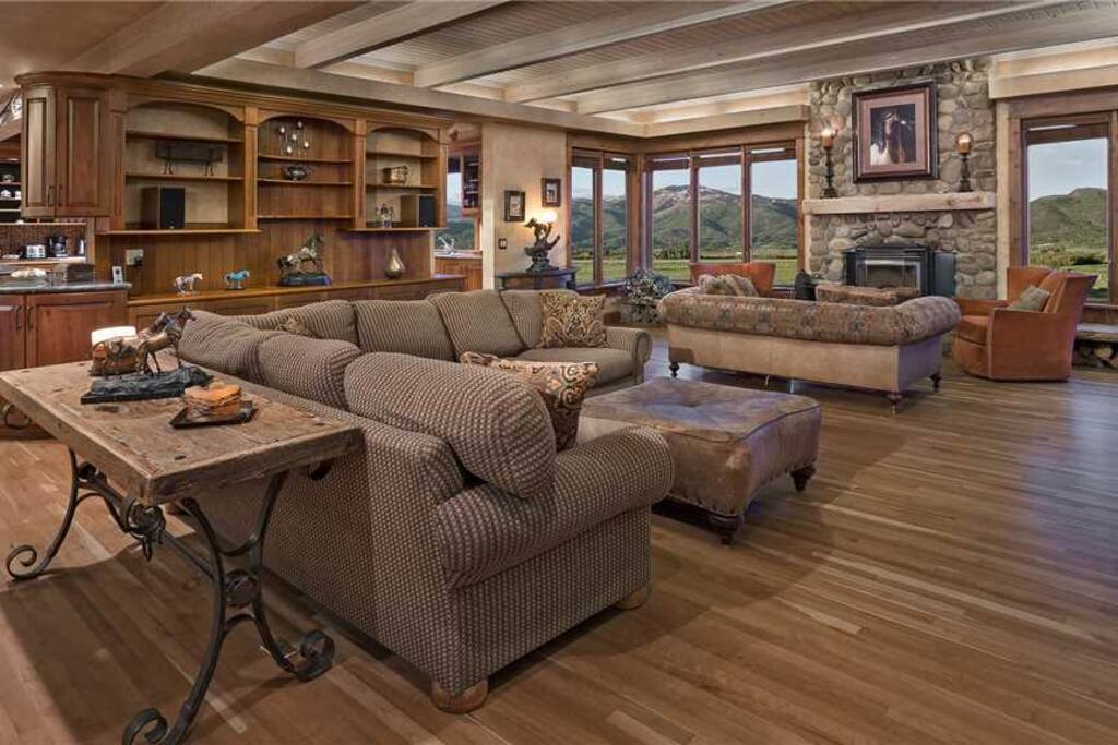 Large Living Room with Fireplace