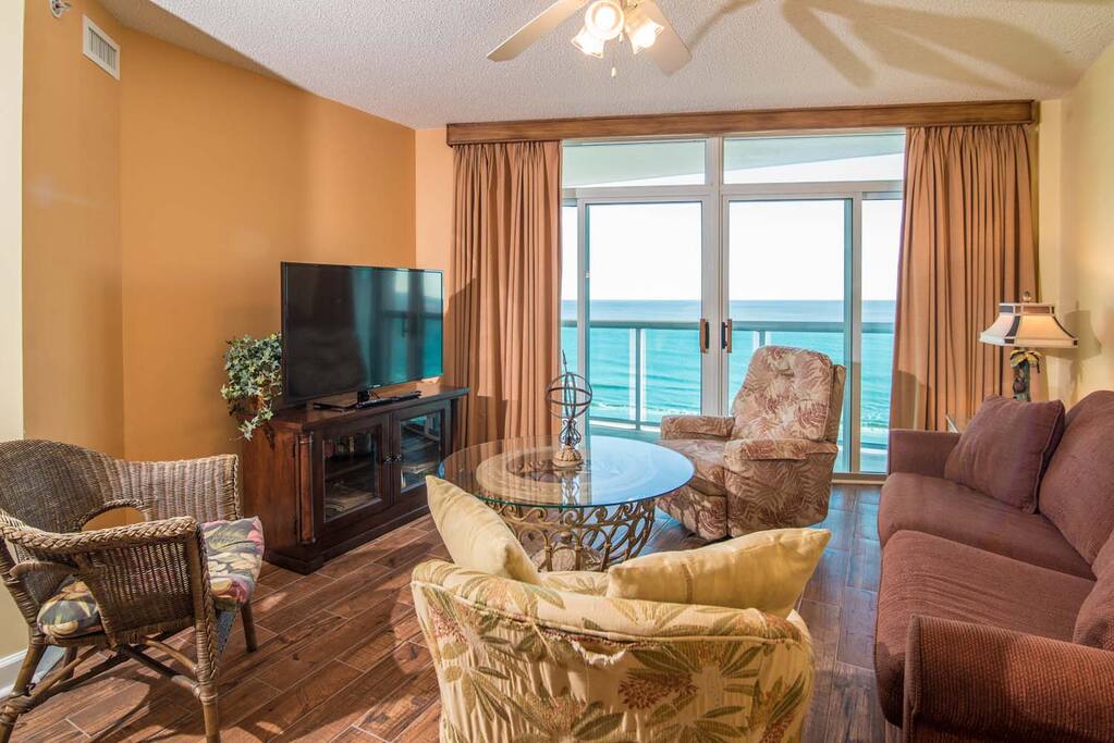 Chair,Furniture,Indoors,Room,Screen