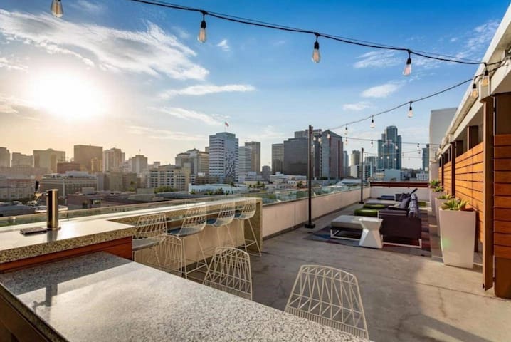 High Rise Beautiful View Loft Downtown/San Diego