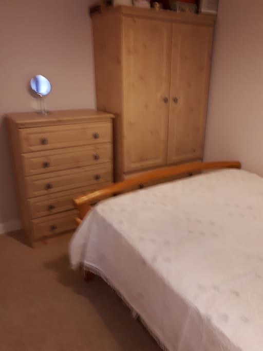 2nd bedroom 2 people