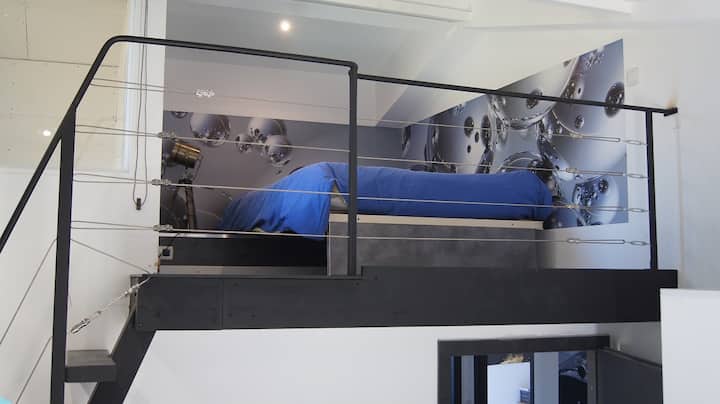 קומת הביניים של חדר השינה בגן העדן של המתבגרים.