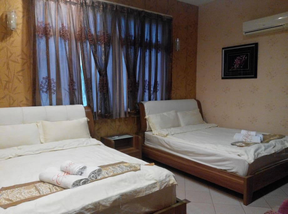 Deluxe Twin - 2 Queen Beds