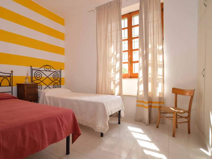 ห้องน .4 - ห้องสีเหลืองที่ต้อนรับและส่งแสงสว่าง