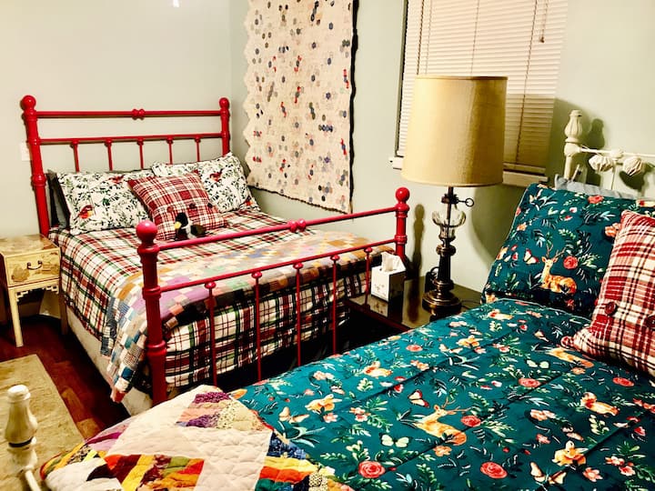 2nd Bedroom-2 full beds