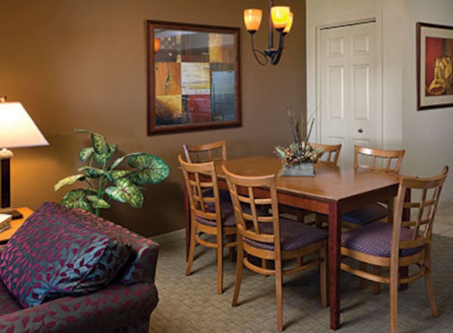 This picture does not show the specific unit being rented. The unit rented will be based on which units are available upon check-in. These pictures are meant to show the property and an example of the room style and décor.