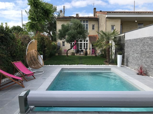 Typique échoppe bordelaise avec piscine