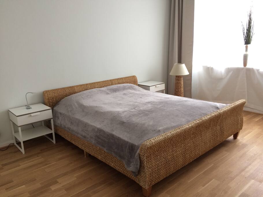 Schlafzimmer gross mit Schrankraum
