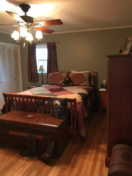 Master bedroom queen