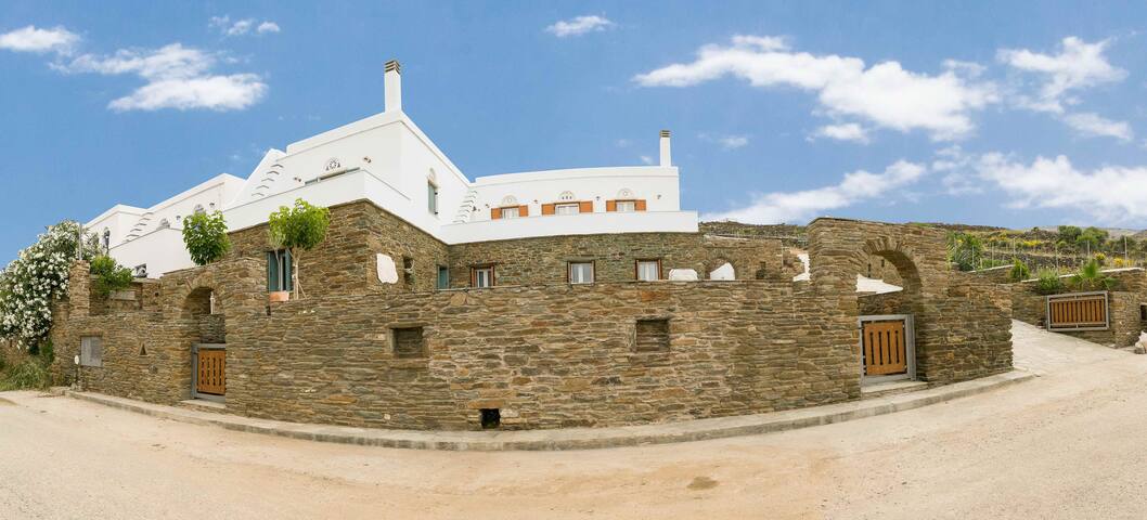 Villa in Pyrgos/Panormos – Tinos gallery image 2