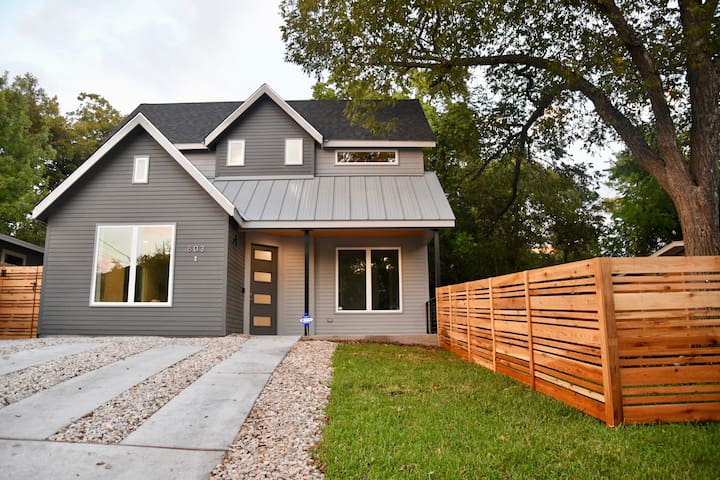 UT Home with FREE breakfast & late checkout