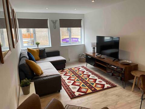 2 bed, high st apt, perfect for Bristol & airport