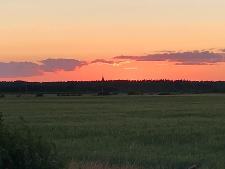Sunset from the back deck / Coucher de soleil vu de la terrasse arrière