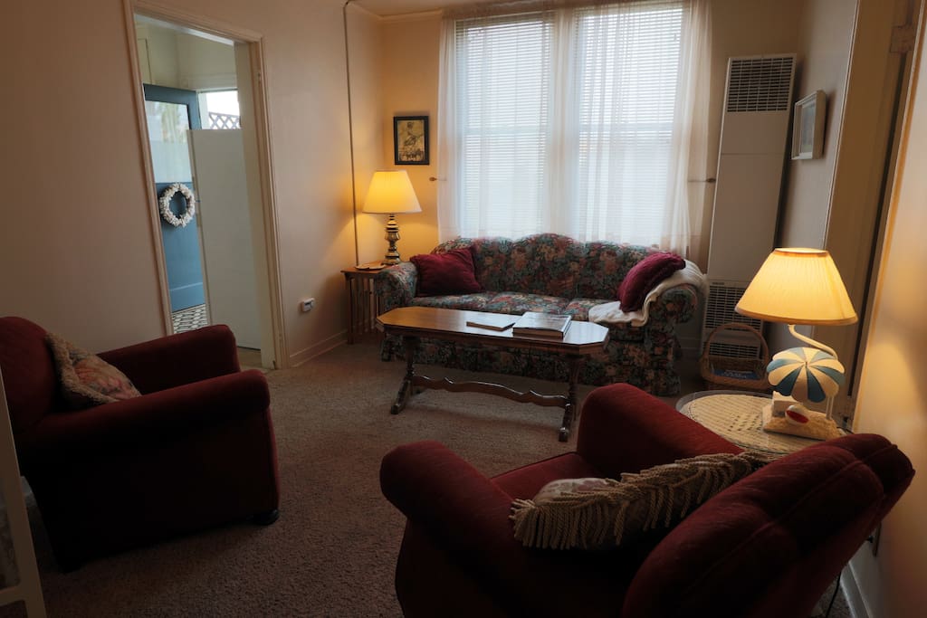 Livingroom with comfy sofa & chairs, riverview