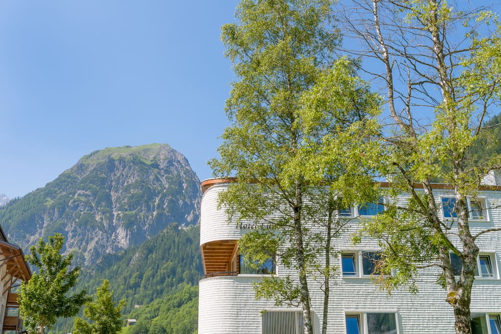 Aussenansicht Hotel - Sommer