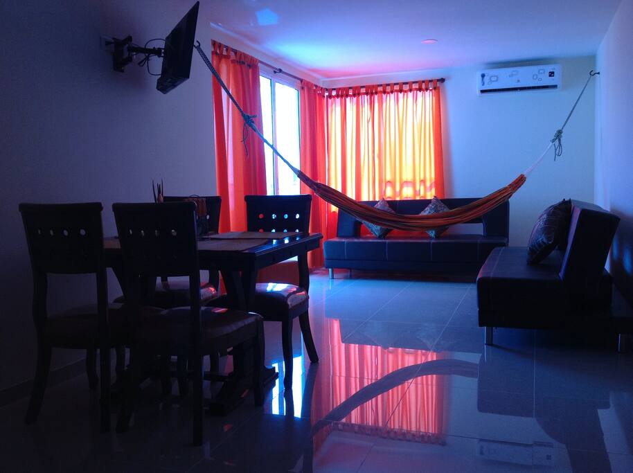 Sala, comedor, hamaca.