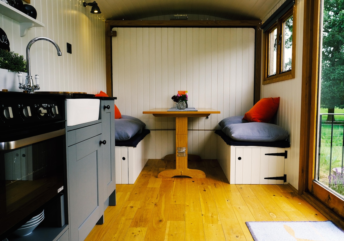 Top performing Airbnb: Luxury Peak District Shepherd Hut - Hen Cloud in Cheshire