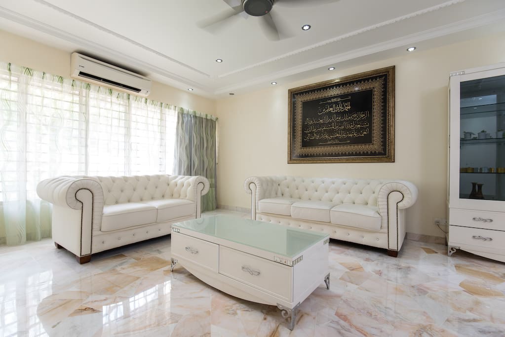 Spacious living room