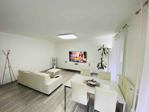 Top Airbnb: 50 m2 Part-Dieu apartment with private parking in Lyon 3e Arrondissement