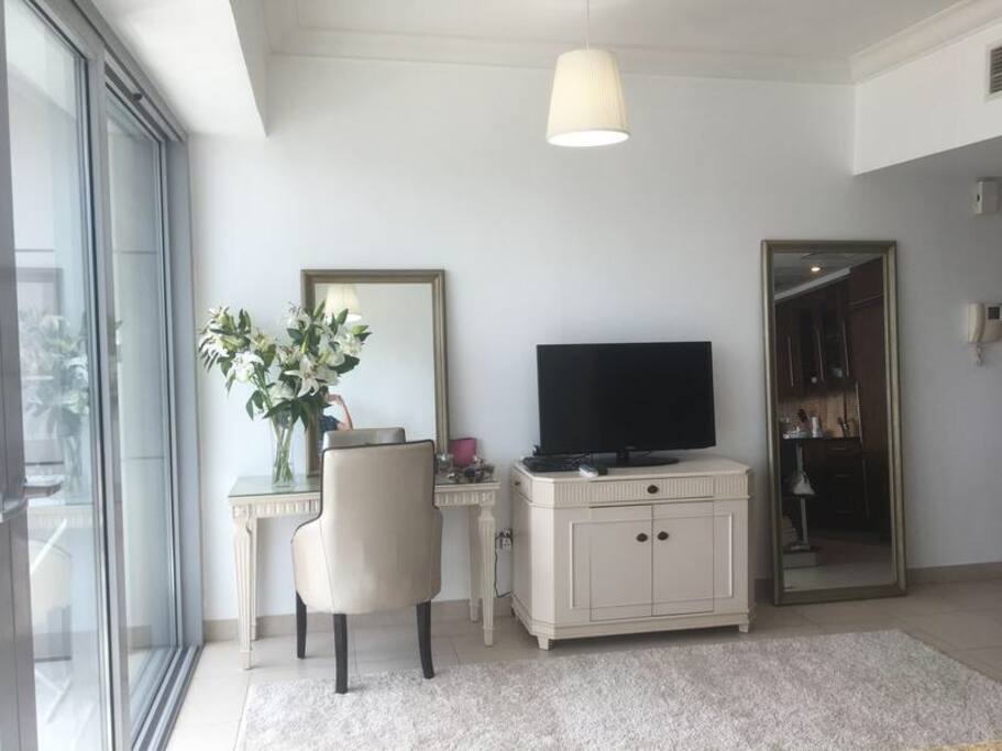 Stay inside the luxury residence building of Downtown Dubai, just a short walk to most famous sights: Burj Khalifa, Dubai Mall, the fountain show & many more. Also you will find beautiful beaches, great nightlife & shopping.
Elegant studio apartment for a perfect place to spend your life. This high standard furnished.