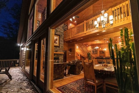 Mountain Home--Spa, Deck, Relax-- Gold Star Winner