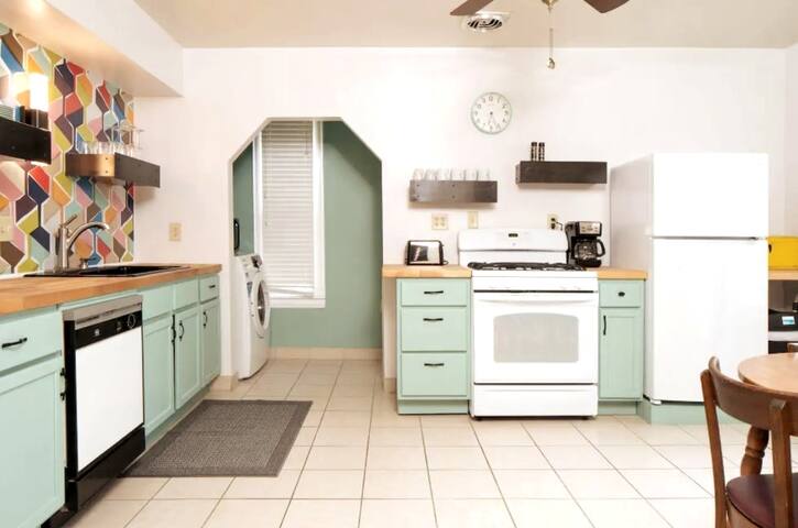 ARTS DISTRICT – ENTIRE DUPLEX – Both Upper & Lower gallery image 2