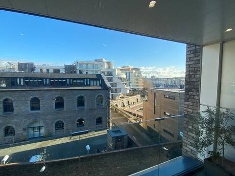 Popular Airbnb listing: Harbour side central location in Hotwells And Harbourside
