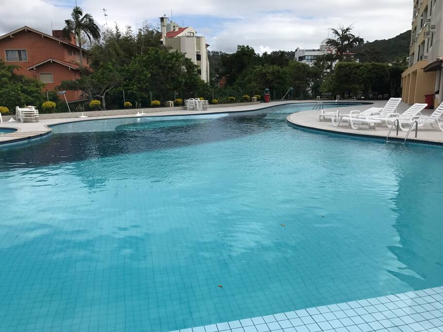 Piscina adulta e infantil
