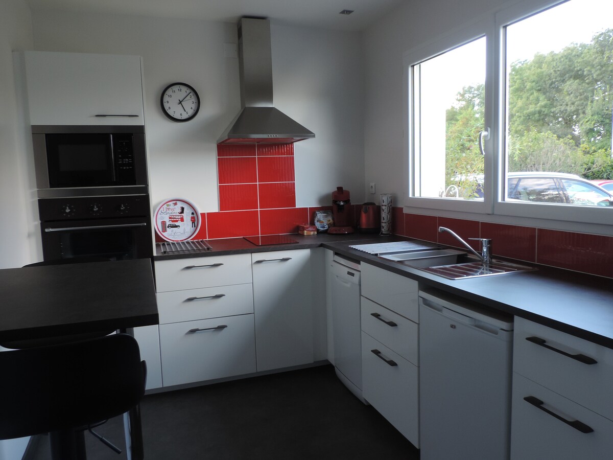 Airbnb performant: Fully-equipped modern studio with private parking à Chalon Sur Saône