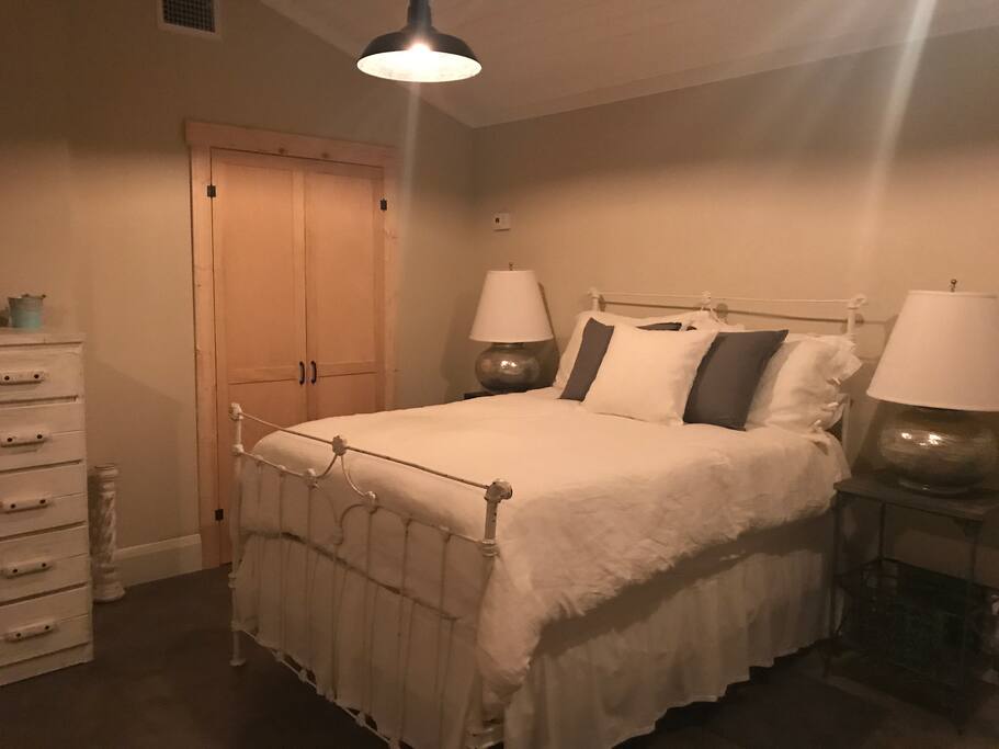 Full size bed, including mattress topper, with bedside lamps!