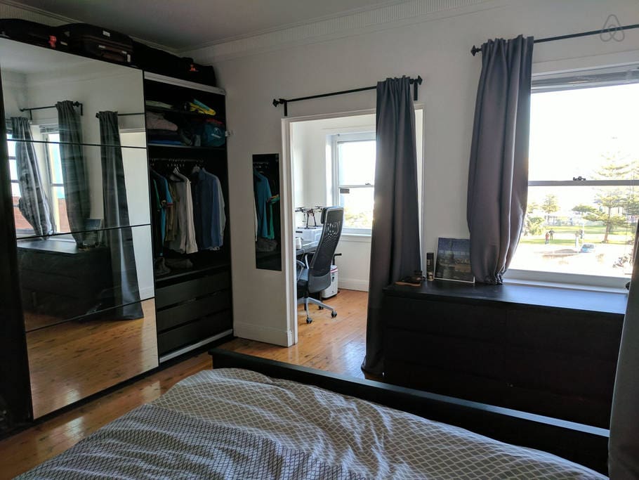 Room 1 with king bed
