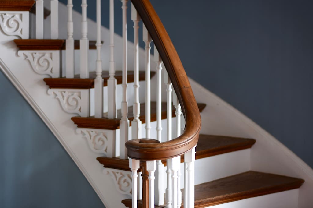 Stairwell right by the front door for quick entry to bedroom(s)