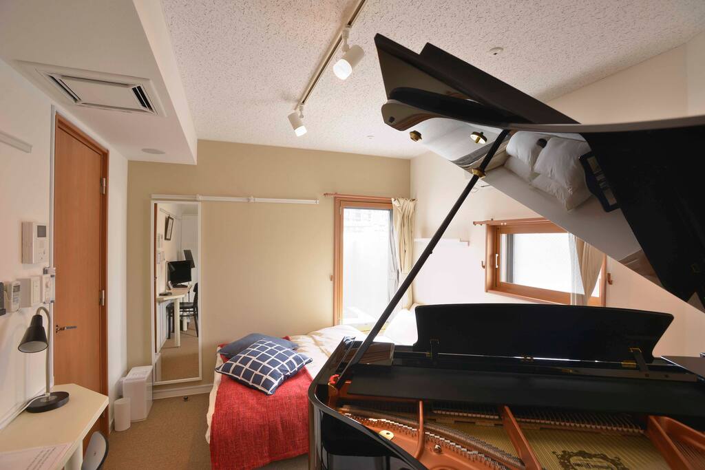 The room has a soundproofing construction.