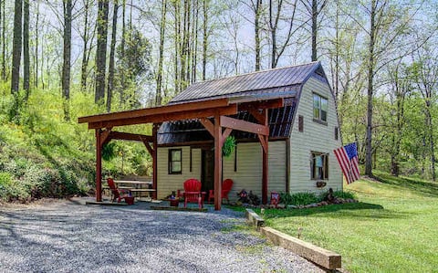 Peaceful Riverfront Cabin w Loft *No Cleaning Fee*
