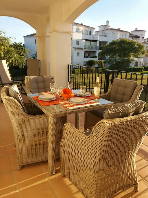 Lovely sunny south facing balcony for al fresco dining whilst watching the sun set.