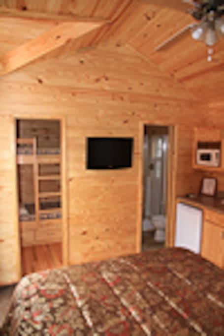 Queen Bed Room 1