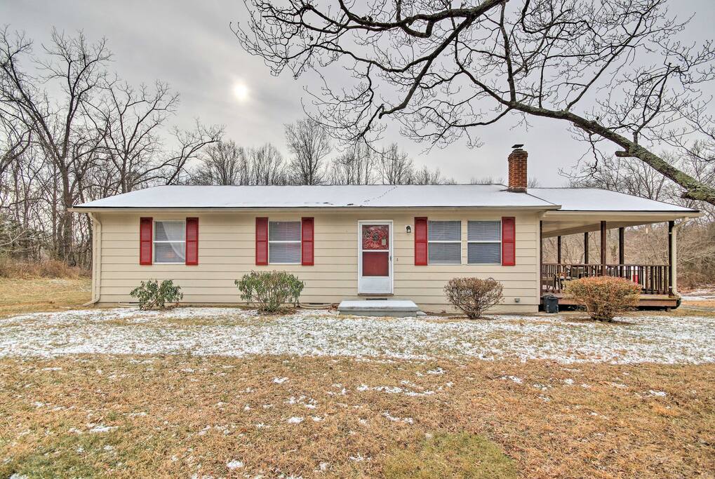 This home has 3-bedrooms and 1-bathroom with accommodations for 5.