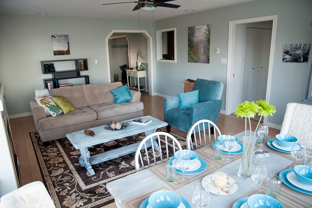 Open concept dining/living room area