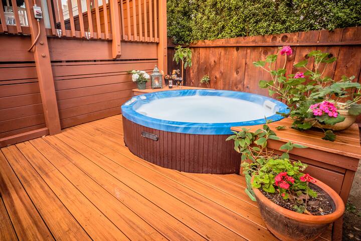 Remodeled Beach House w/Roof Top & Deck Ocean View gallery image 4