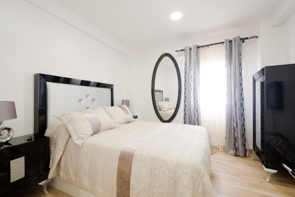 Dormitorio de 150 com ventanas al exterior del patio muy bonito y nuevo