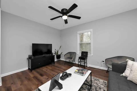 Top Airbnb: FIFA 2026 Atlanta - Beautiful 3 Bedroom Bungalow! in Ashview Heights