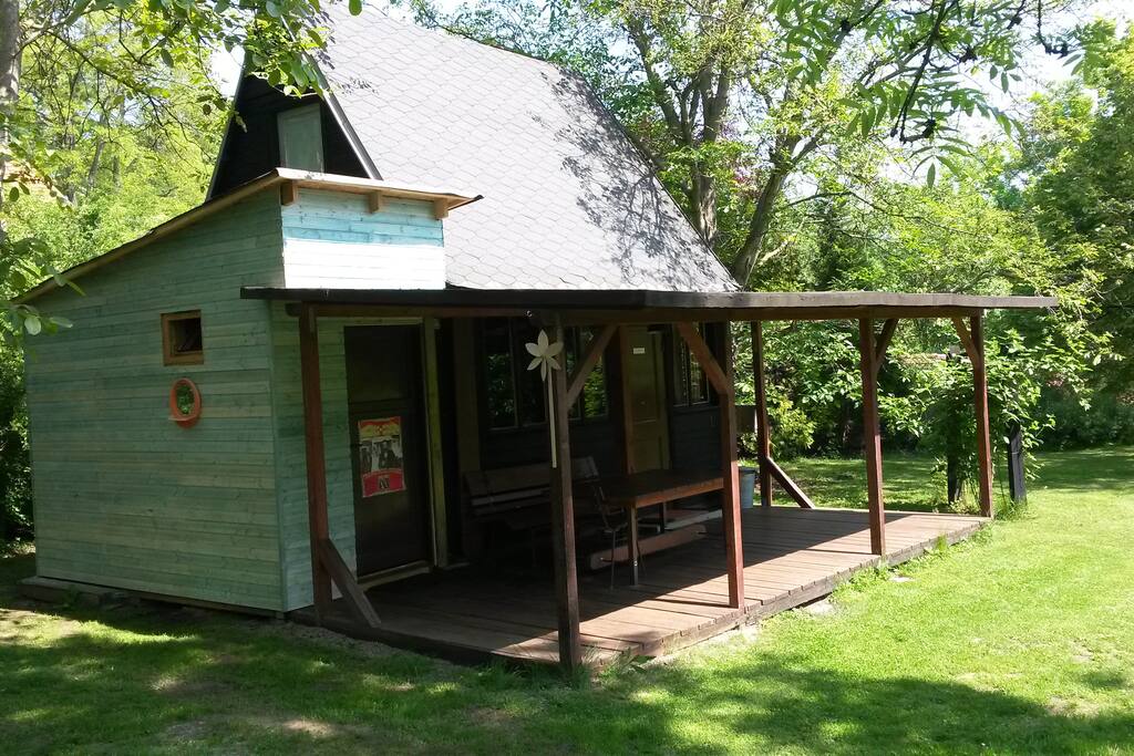 pohled na chatku-a look at the cabin