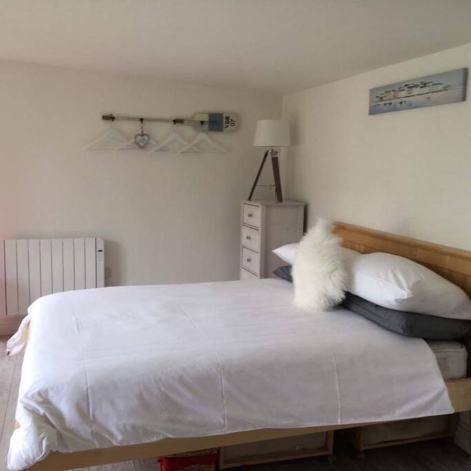 Comfy double bed.