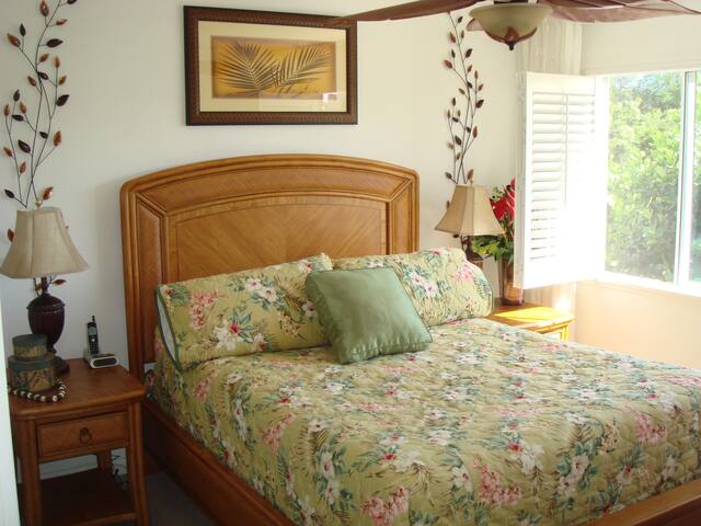 Aloha Special! Quiet 3 Bedroom Villa w/ Golf Cart! gallery image 4