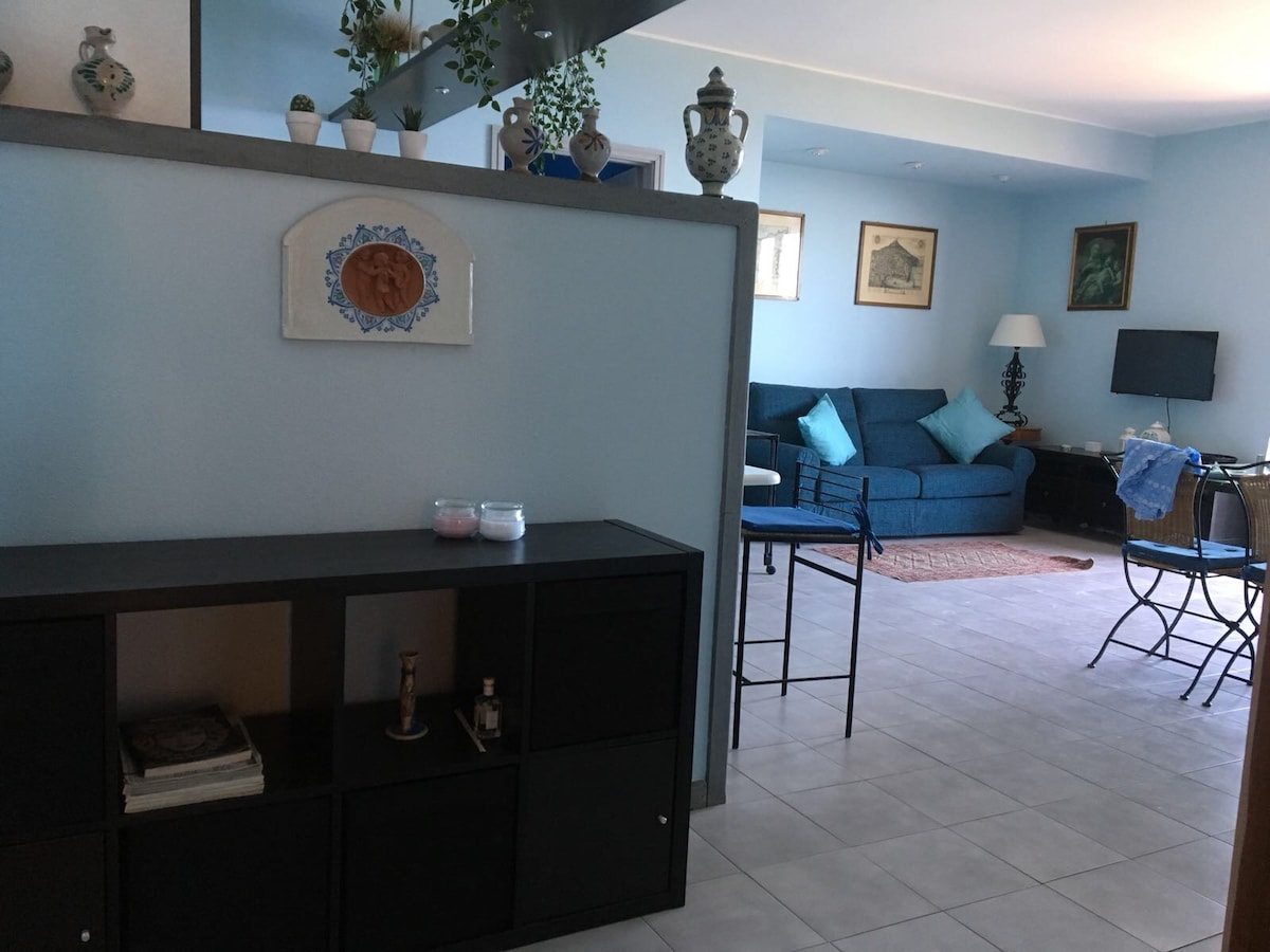 Rincón de entrada y TV