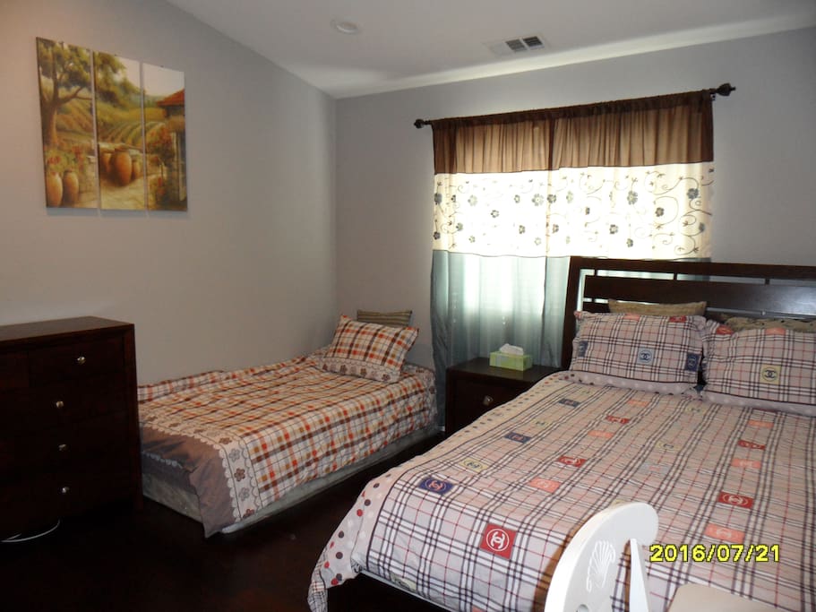 1 twin bed added for 3 guests