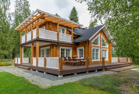 Luxus Villa by a lake