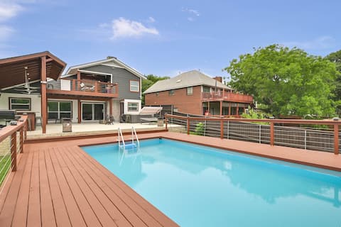 Exquisite DFW Lakefront Mansion: Pool, Bar, Spa!