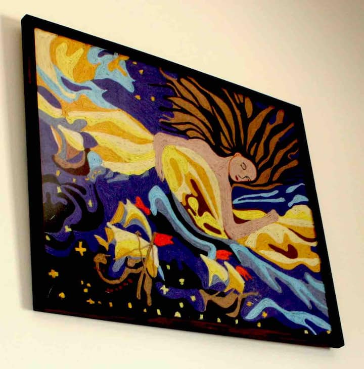 U drugoj spavaćoj sobi nalazi se slika djevojčice koja spava između kreveta. 