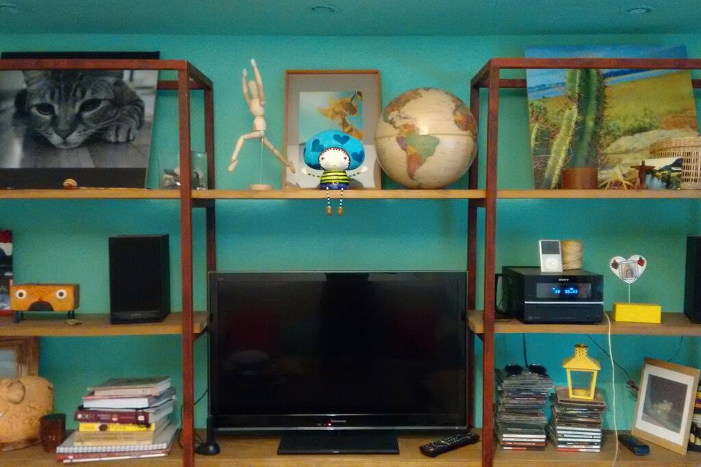 Living, comodos sillones, Smart TV, equipo de musica (cd, ipod, aux), Wi Fi